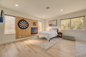 5 chambres, fer et planche à repasser, Wi-Fi, draps fournis