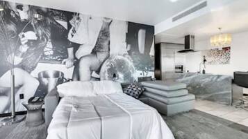 1 chambre, fer et planche à repasser, Wi-Fi, draps fournis