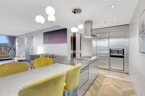 冰箱、炉灶、洗碗机、纸巾