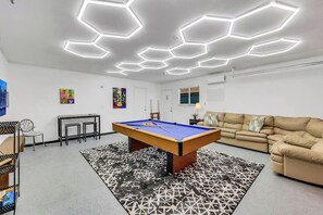 Games room - Modern Oasis  | Heated Pool on Request & Game Room (Spring Valley)