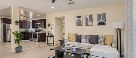 Fernseher, Tischtennisplatte