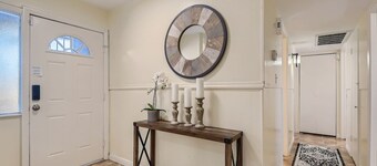 Jones · Cheerful Home w/ Game Room 10 Min to Strip