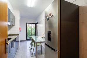 Frigorifero, microonde, forno, macchina per tè/caffè