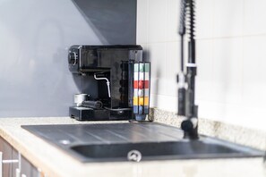 Frigorifero, microonde, forno, macchina per tè/caffè