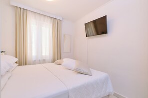2 bedrooms, in-room safe, iron/ironing board, travel cot