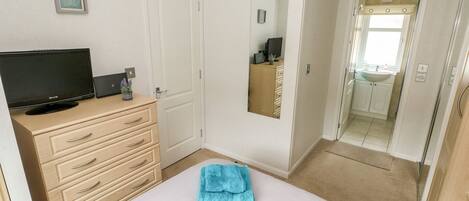 3 bedrooms, individually decorated, individually furnished, free WiFi