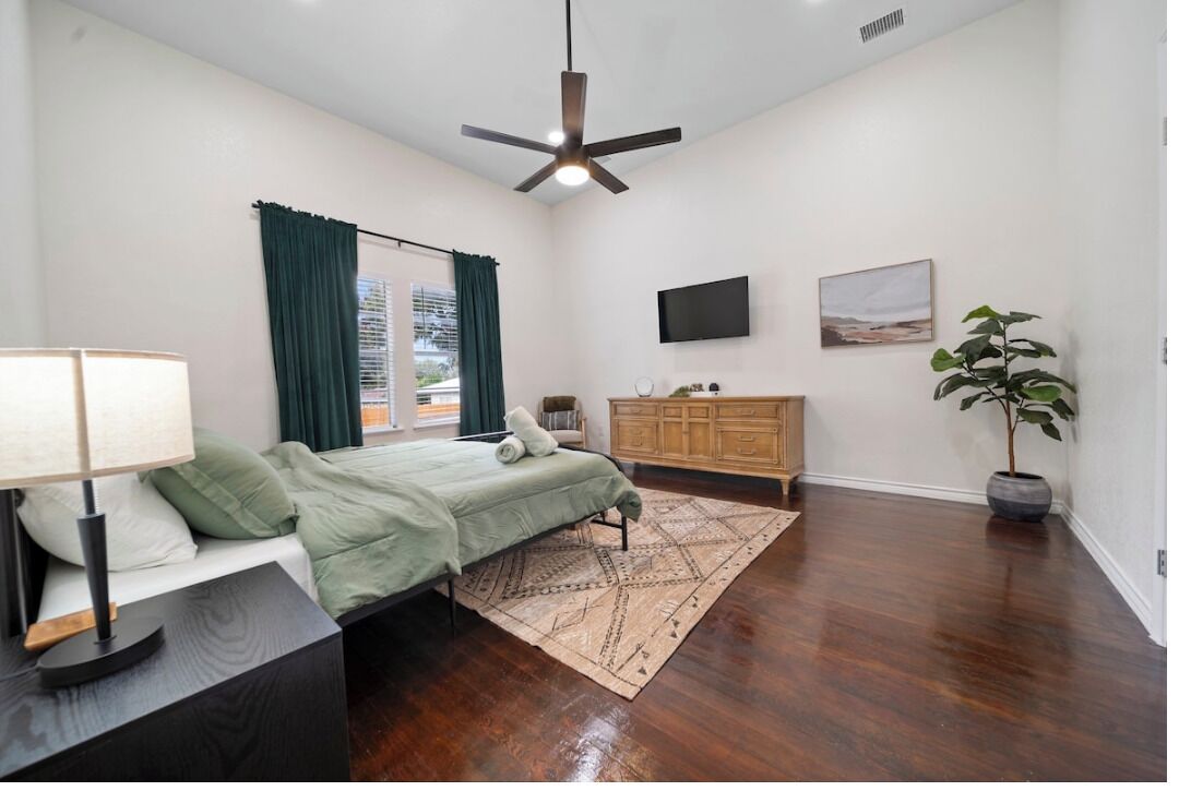 2 dormitorios, tabla de planchar con plancha, cuna de viaje y wifi