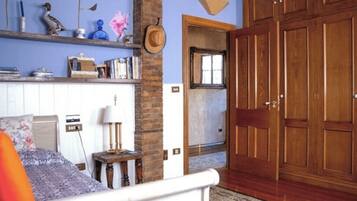 1 bedroom, in-room safe, iron/ironing board, free WiFi