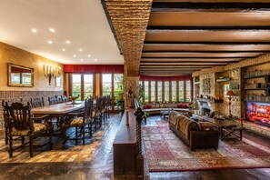 Dining - Suite at Basquepalace (Mungia)
