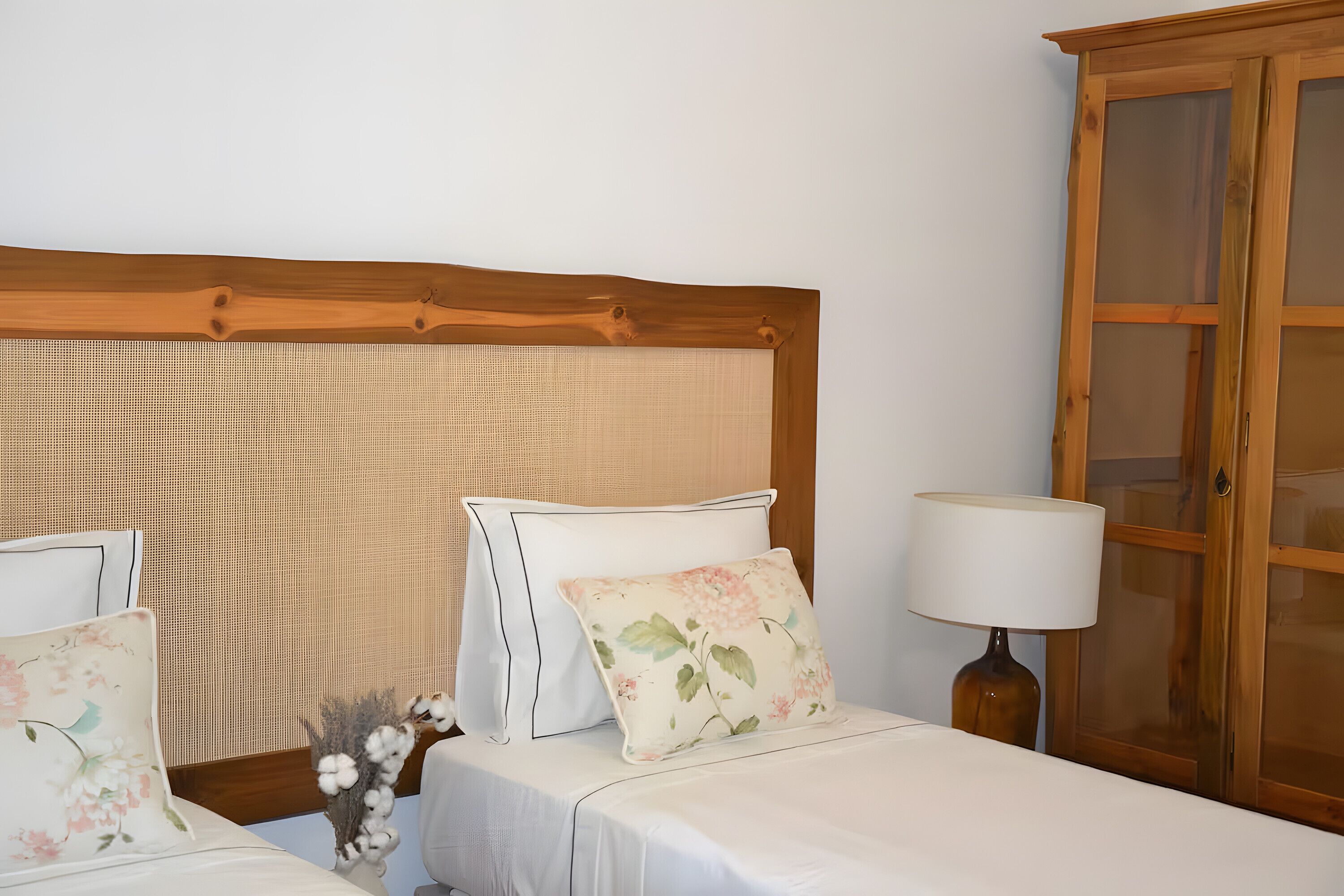 3 habitaciones, tabla de planchar con plancha, wifi y ropa de cama 