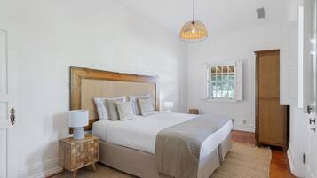 3 makuuhuonetta, silitysrauta/-lauta, Wi-Fi, vuodevaatteet