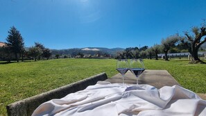 Outdoor dining - Exclusive Estate in Ponte de Lima with Heated Pool (Ponte de Lima)