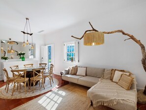 TV, fireplace, video games, stereo