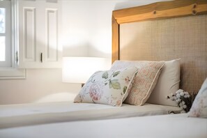 Silitysrauta/-lauta, Wi-Fi, vuodevaatteet