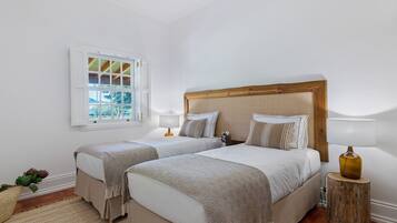 3 slaapkamers, een strijkplank/strijkijzer, wifi, beddengoed