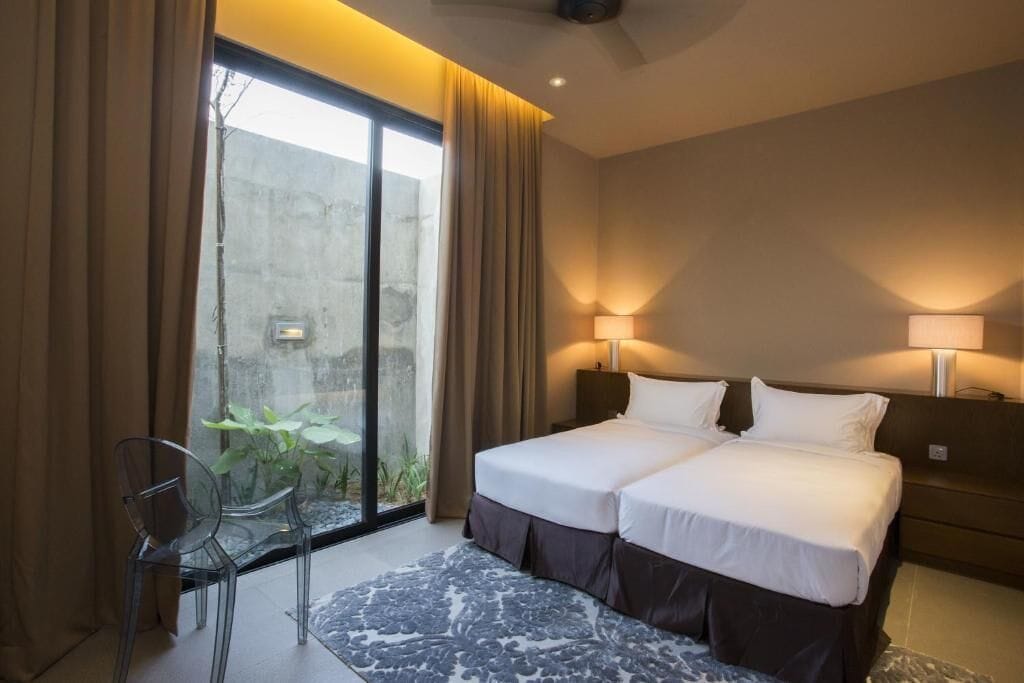 Fer et planche à repasser