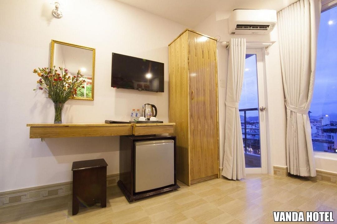 Blackout curtains, free WiFi