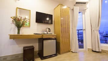 Blackout curtains, free WiFi