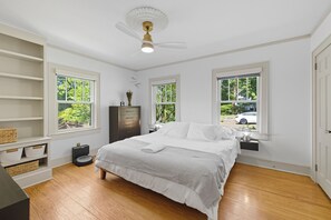 3 habitaciones, caja de seguridad en la habitación y escritorio 