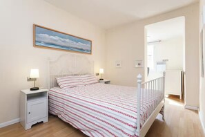 3 slaapkamers, een strijkplank/strijkijzer, wifi, beddengoed