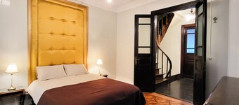 4-bedroom with AC Historic House in İstanbul Şişli