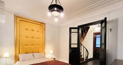 4-bedroom with AC Historic House in İstanbul Şişli
