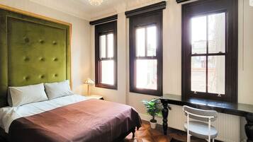4 habitaciones, tabla de planchar con plancha, wifi y ropa de cama
