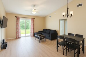 Interior - Nice 4-bedroom house with AC in charming Brandon/Tampa area (Brandon)