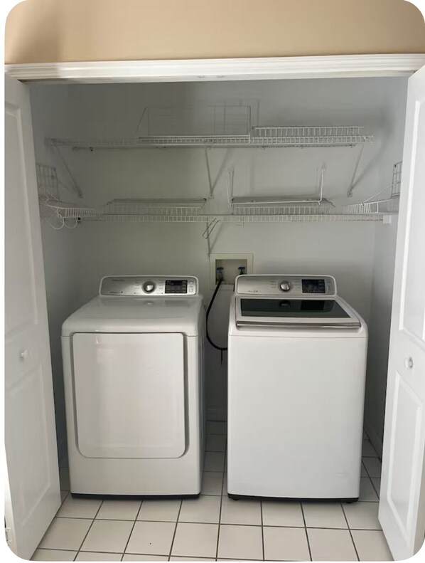 Interior - Nice 4-bedroom house with AC in charming Brandon/Tampa area (Brandon)