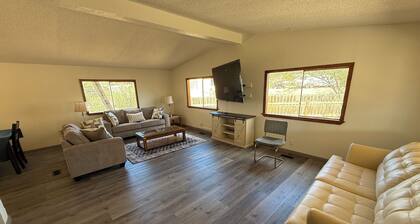 Desert Oasis Retreat 2-bedroom house in charming Littlefield/beaver dam.