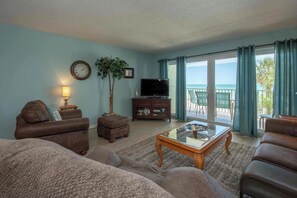 Living area - Ram Sea 106 is a Silver 2-bedroom 2 bath Gulf Front Condo (North Redington Beach)