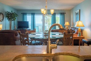 Dining - Ram Sea 106 is a Silver 2-bedroom 2 bath Gulf Front Condo (North Redington Beach)