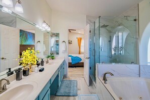 Dusche, Whirlpool, umweltfreundliche Kosmetikartikel, Haartrockner