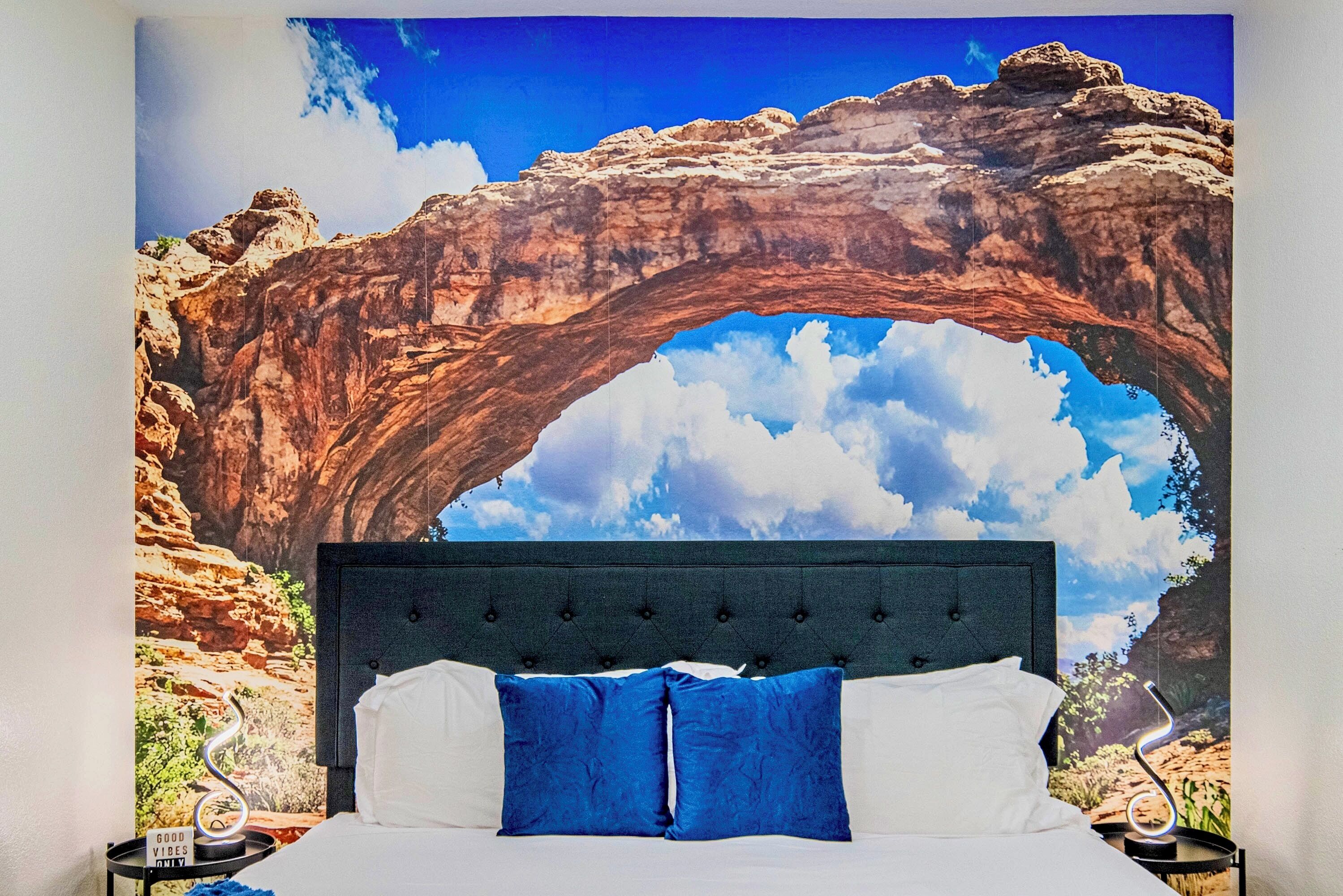 4 間睡房、書桌、熨斗/熨衫板、可攜式嬰兒床