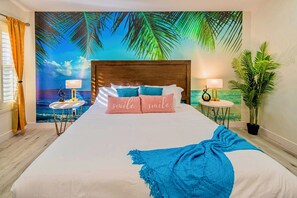 4 chambres, bureau, fer et planche à repasser, lit de bébé portatif