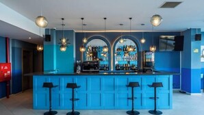 Lobby-lounge