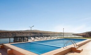 Pool - Gino Seaside Tbilisi, Trademark Collection by Wyndham (Tbilisi)