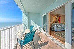 Outdoor dining - Ram Sea 408 is a Silver Tier spacious 1- bedroom 1 bath Gulf Front Condo (North Redington Beach)