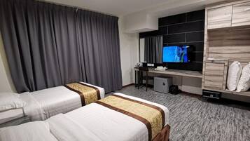 In-room safe, soundproofing, iron/ironing board, free WiFi