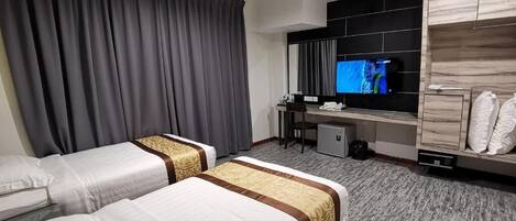 In-room safe, soundproofing, iron/ironing board, free WiFi