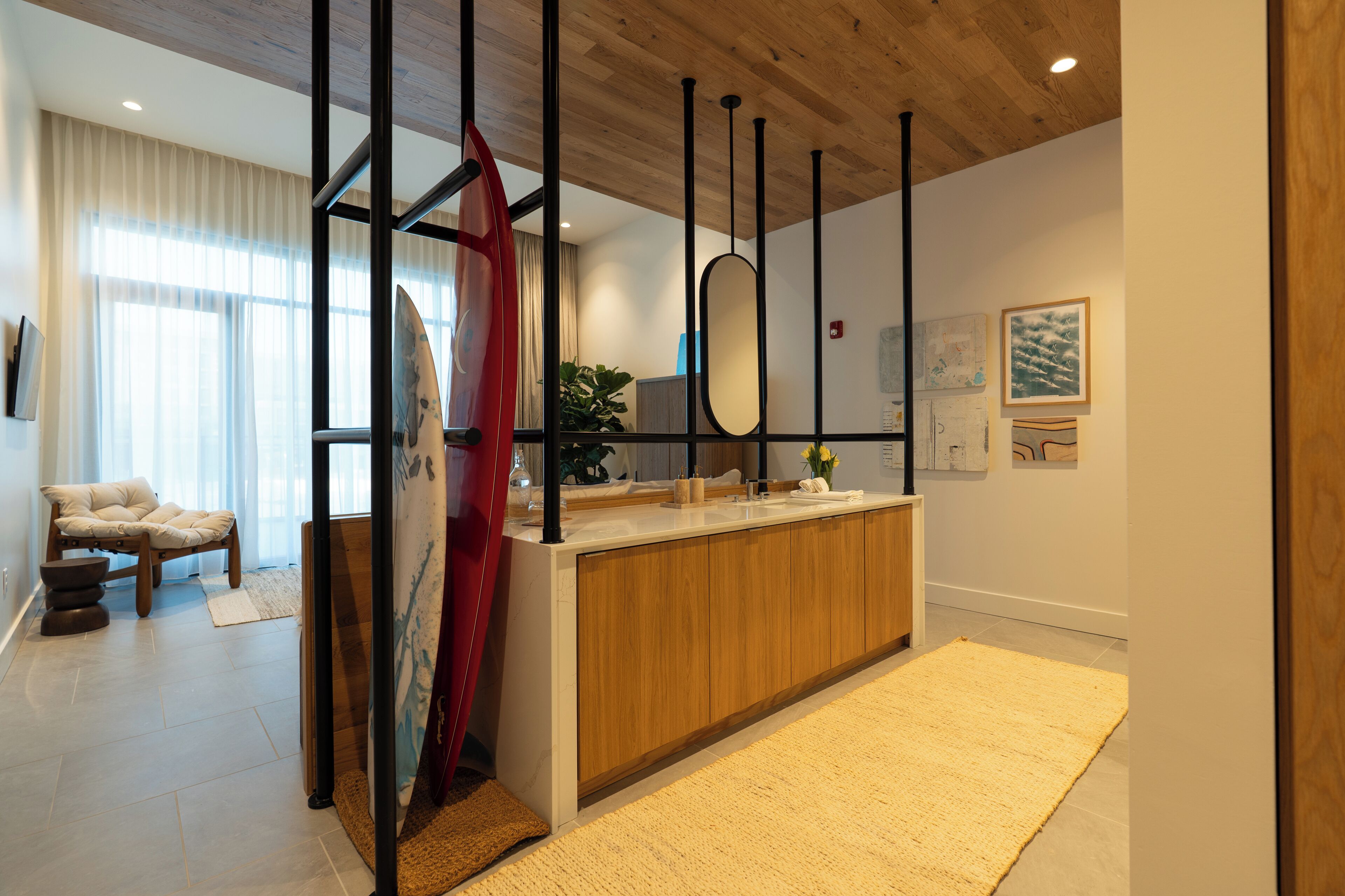 Surfer's King - Lagoon View | Premium bedding, minibar, in-room safe, blackout drapes
