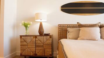 Cove Suite - Lagoon View | Ropa de cama de alta calidad y minibar