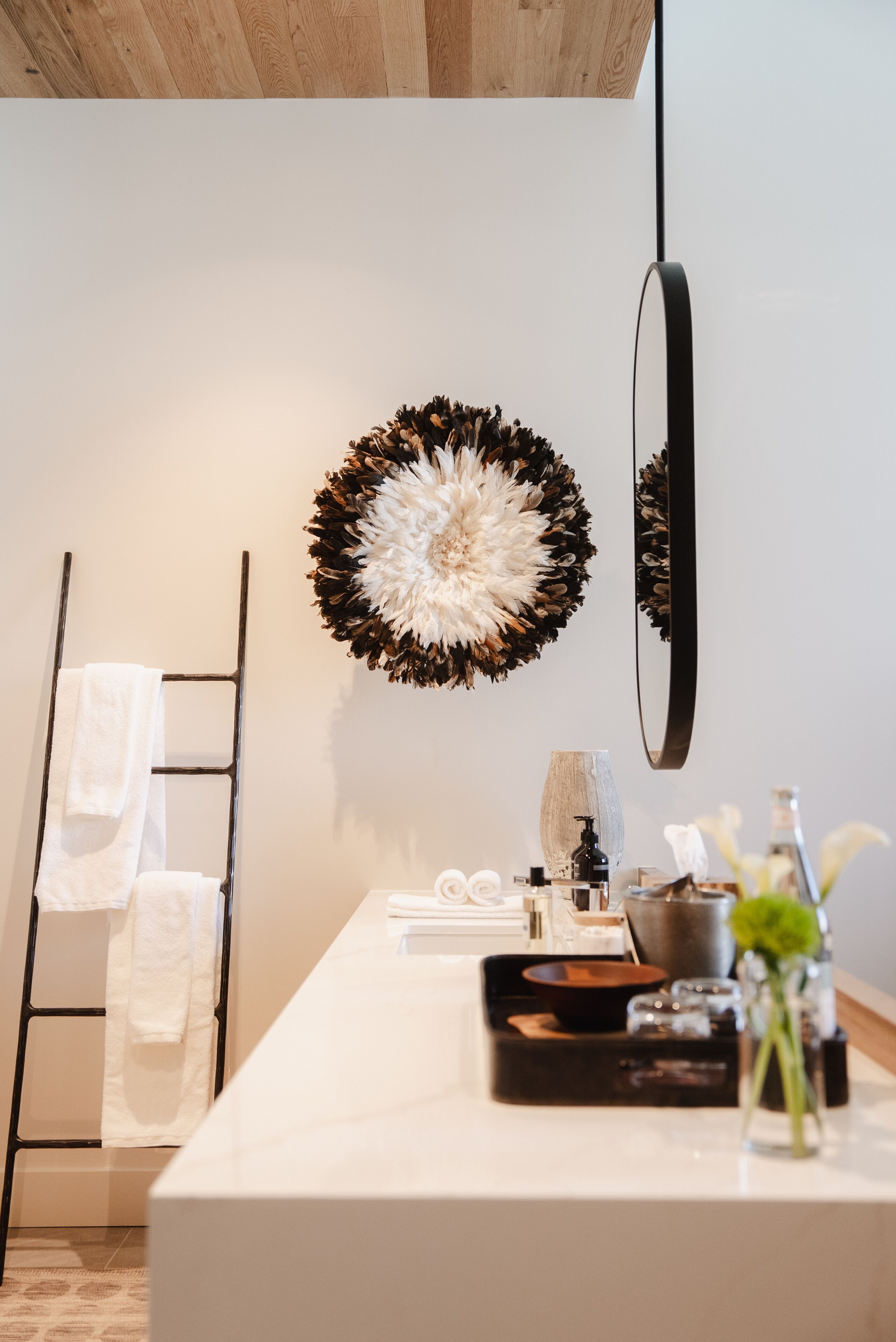 Surfer's King - Lagoon View | Bathroom | Free toiletries, hair dryer, bidet, towels