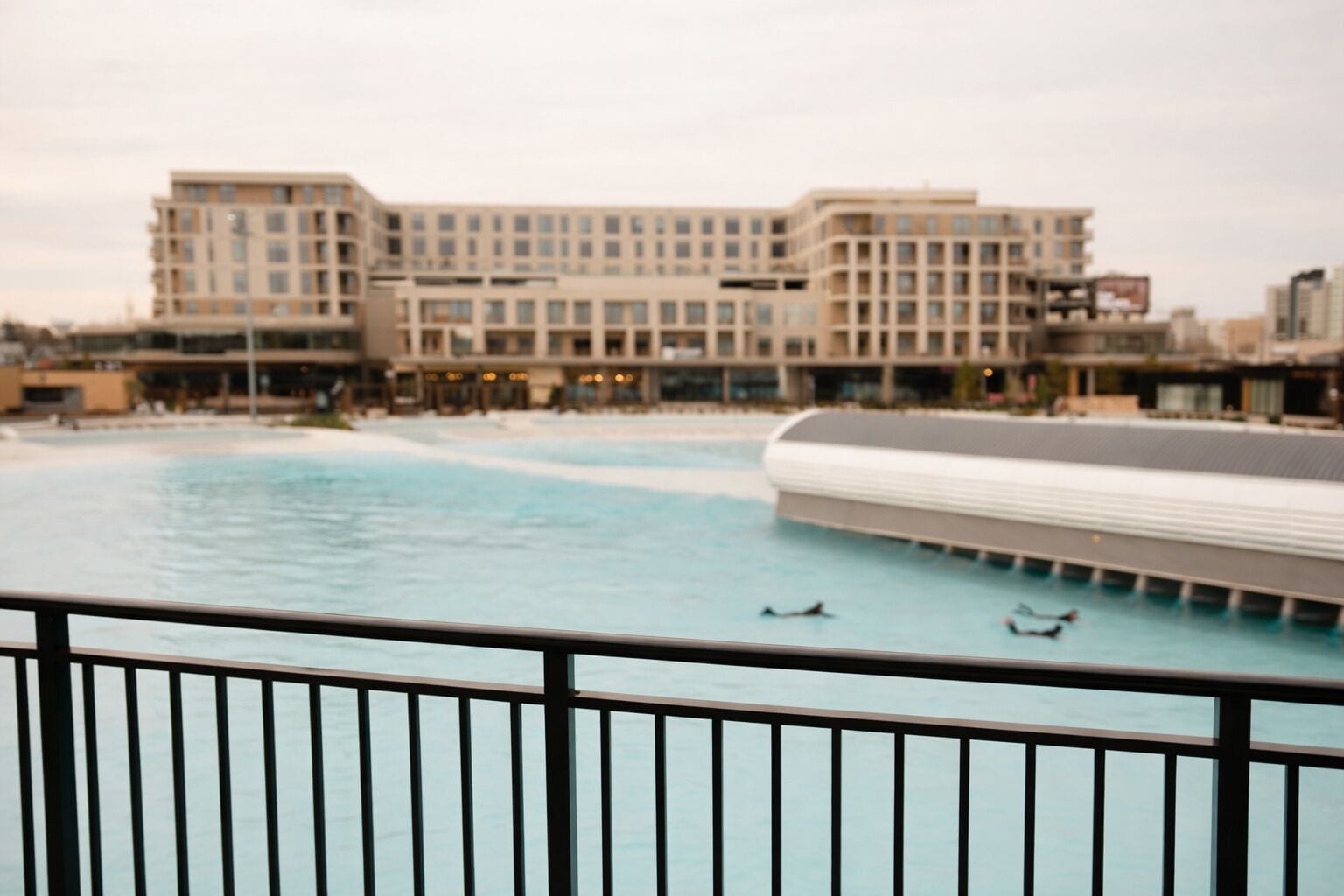 Surfer's King - Lagoon View | Kameruitzicht