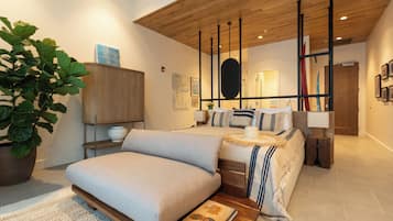 Surfer's King - Lagoon View | Premium bedding, minibar, in-room safe, blackout drapes