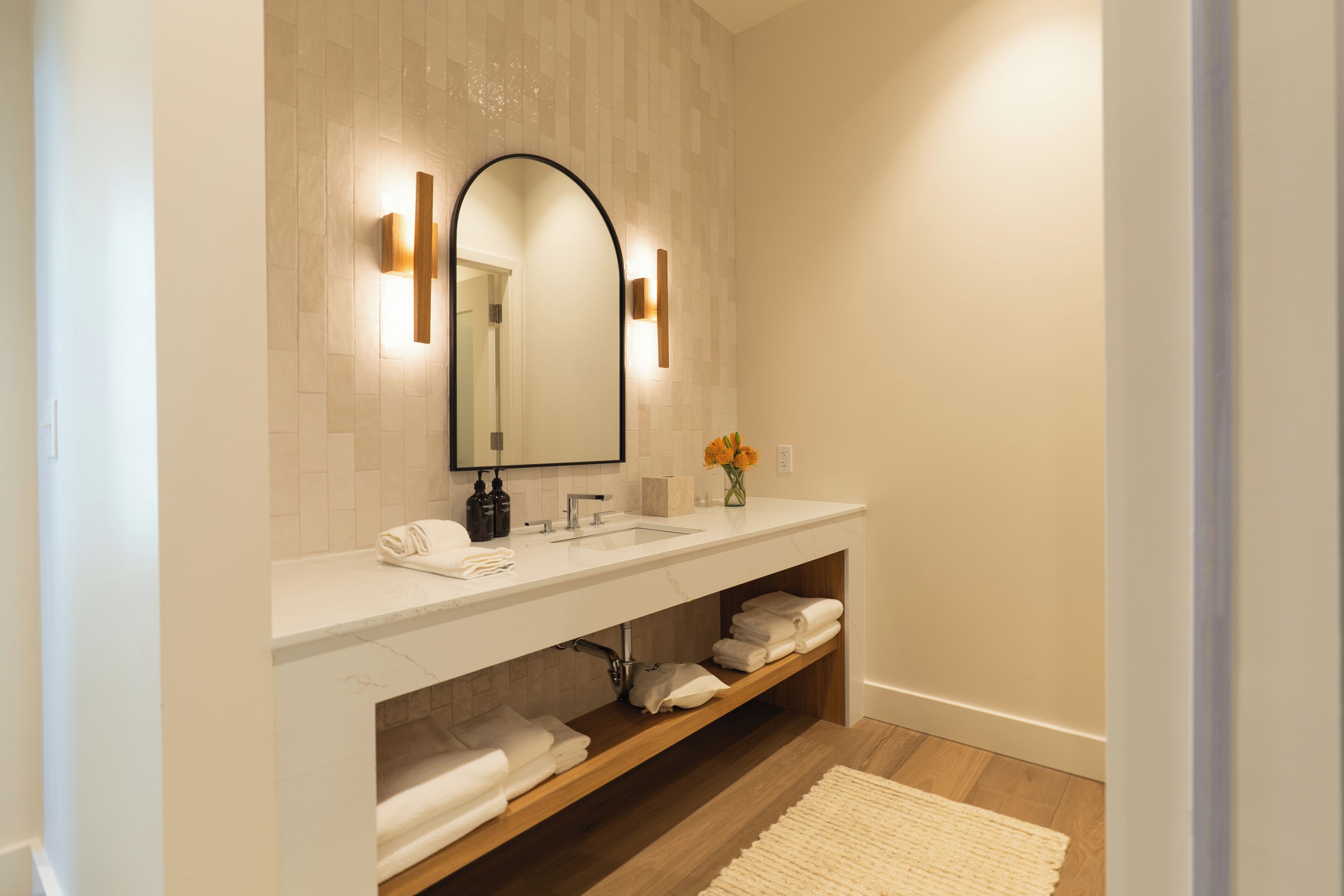 ห้องจูเนียร์สตูดิโอสวีท, เตียงคิงไซส์ 1 เตียง | ห้องน้ำ | ของใช้ในห้องน้ำฟรี, ไดร์เป่าผม, ผ้าเช็ดตัว, สบู่