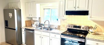 Charming 3-bedroom house in Pleasant Rochester Brighton with fitness , Wifi, AC