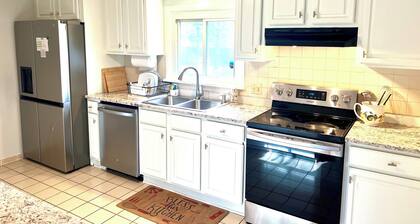 Charming 3-bedroom house in Pleasant Rochester Brighton with fitness , Wifi, AC