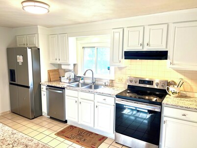 Charming 3-bedroom house in Pleasant Rochester Brighton with fitness , Wifi, AC