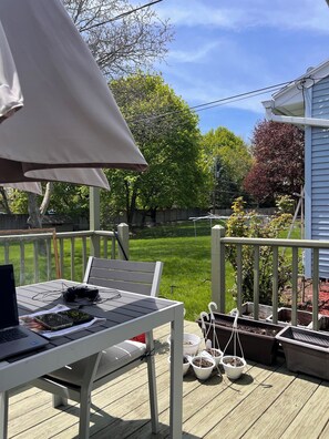 Outdoor dining - Charming 3-bedroom house in Pleasant Rochester Brighton with fitness , Wifi, AC (Rochester)